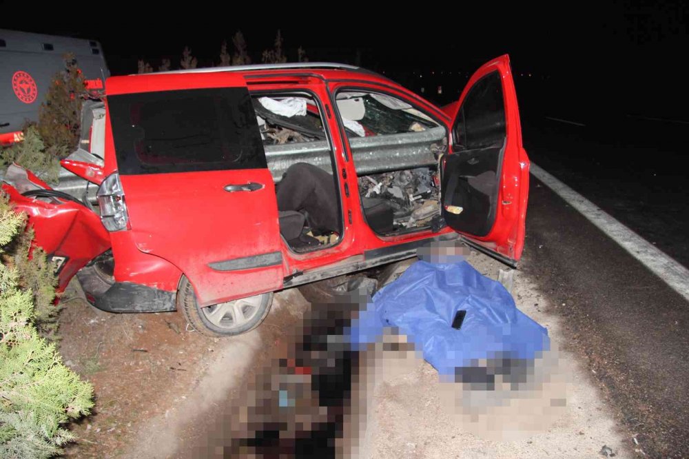 Ticari araç bariyerlere ok gibi saplandı! Şaban Ulaşlı öldü, 1 yaralı