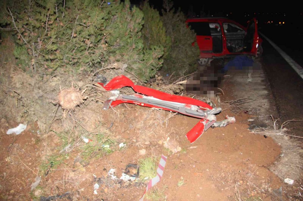 Ticari araç bariyerlere ok gibi saplandı! Şaban Ulaşlı öldü, 1 yaralı