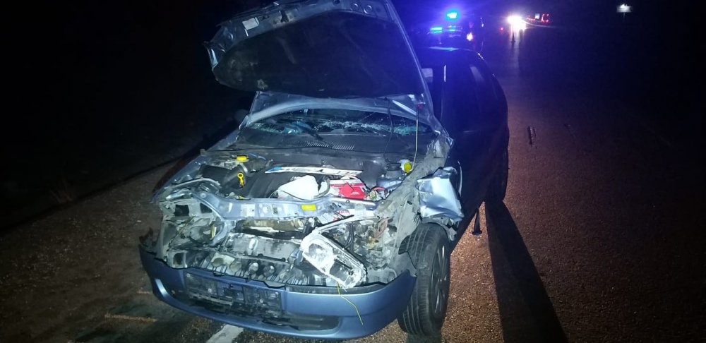 Tıra arkadan çarpan otomobil hurdaya döndü! 3 yaralı