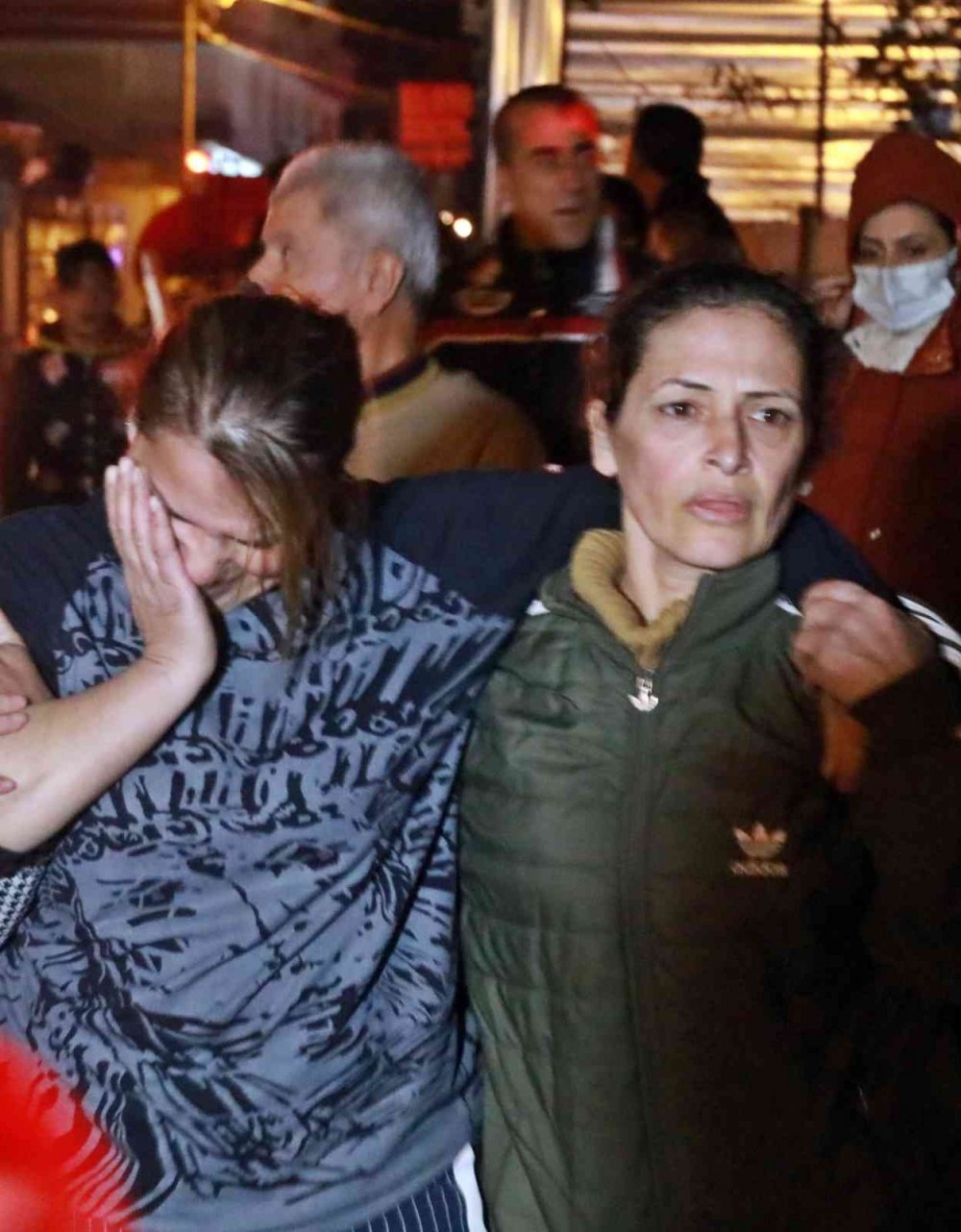 Elektrikli ısıtıcıdan çıkan yangında ev alev topuna döndü! Aile perişan oldu