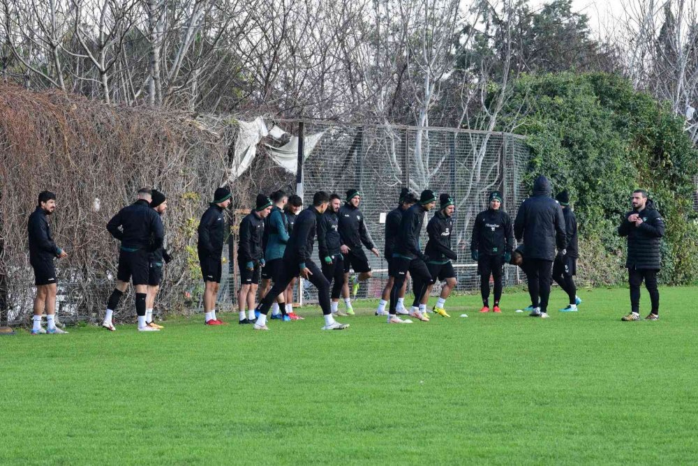 Galatasaray'ı Türkiye Kupası'ndan eleyen Denizlispor'da 15 kişi corona virüsüne yakalandı