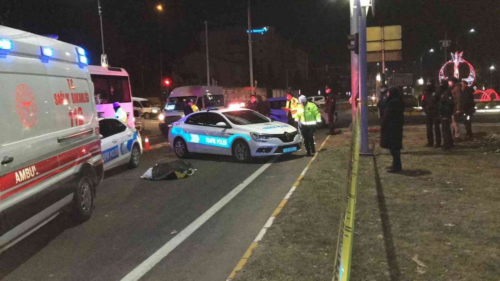 Hafif ticari aracın çarptığı Yasin Çok olay yerinde can verdi