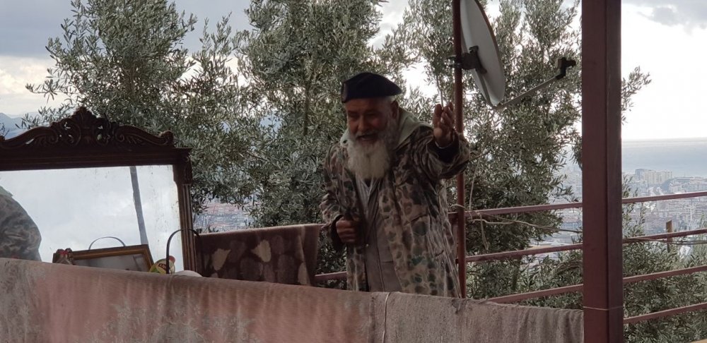Kaçak yıkımına, mutfak tüpü ve bıçakla engel olmak istedi