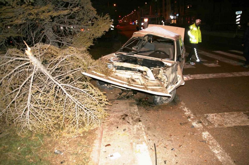Konya’da gizli buzlanma! Ambulansın da karıştığı kazalarda 5 kişi yaralandı