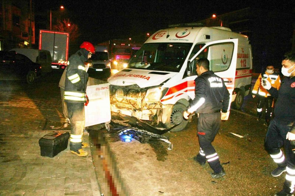 Konya’da gizli buzlanma! Ambulansın da karıştığı kazalarda 5 kişi yaralandı