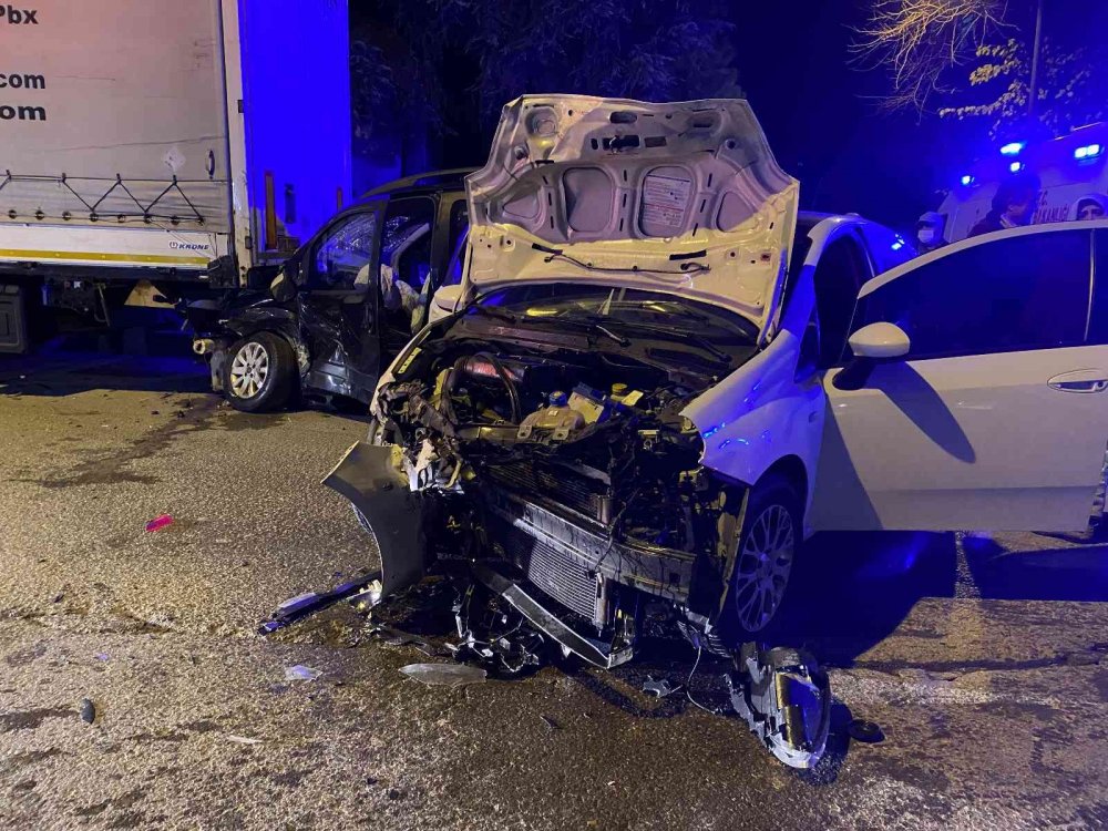 Mahalleli tırlardan şikayetçi! Yine kaza oldu