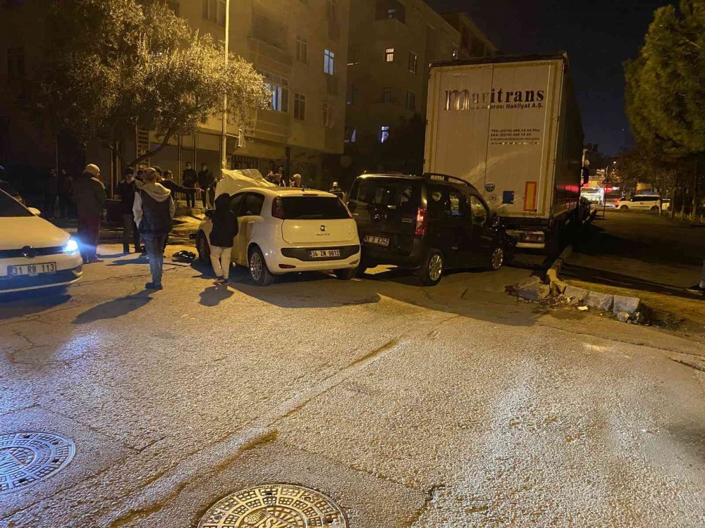 Mahalleli tırlardan şikayetçi! Yine kaza oldu