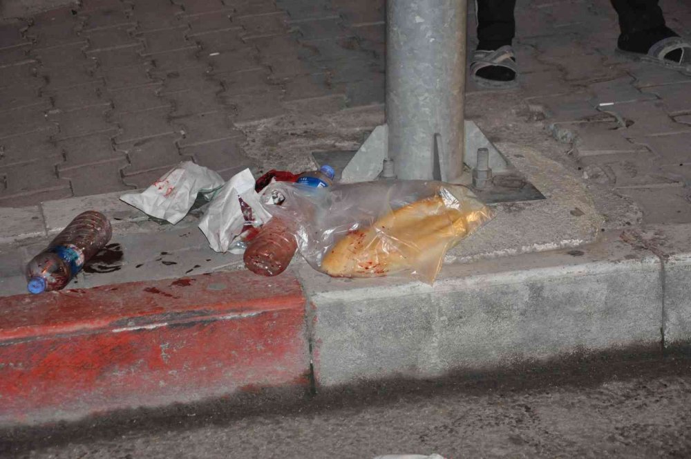 Geri manevra yapan aracın çarptığı emekli öğretmen ağır yaralandı! O anlar kamerada