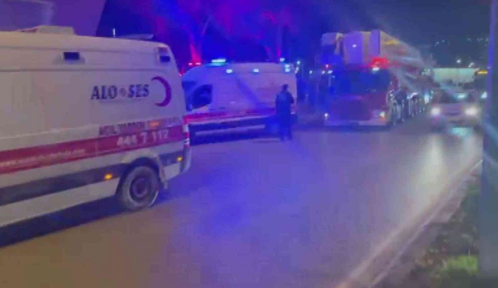 İkiz kulelerde yangın paniği! 2'si ağır 3 yaralı