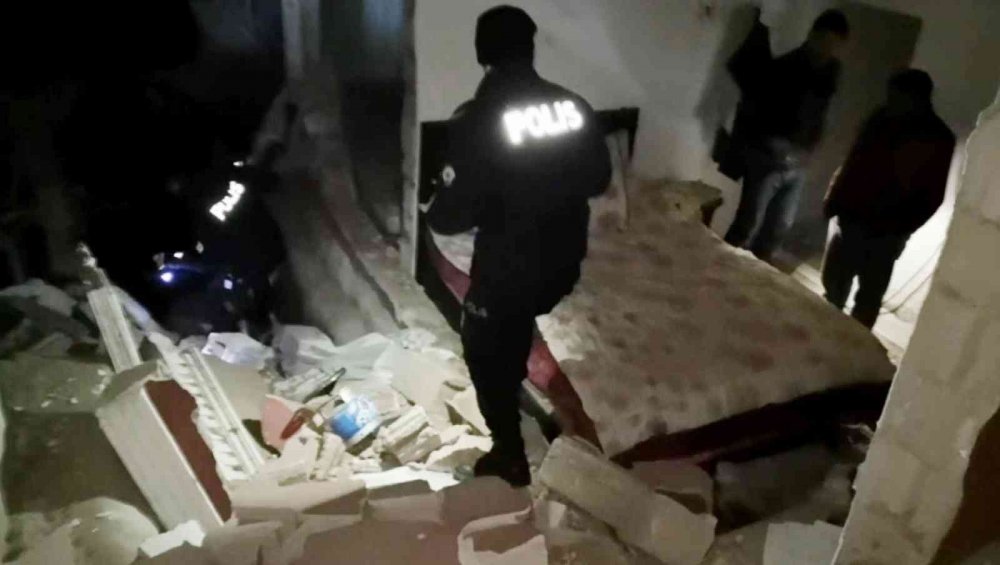 Gece yarısı dehşet! Şofbende sıkışan gaz bomba gibi patladı! 3 yaralı