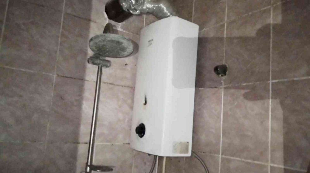 Gece yarısı dehşet! Şofbende sıkışan gaz bomba gibi patladı! 3 yaralı