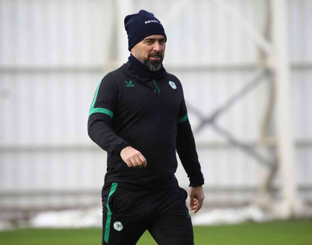 İlhan Palut imzayı attı antrenmana çıktı