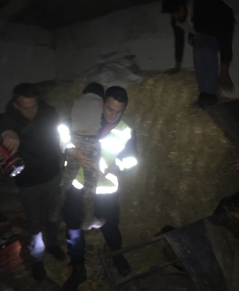 Kayıp ihbarı verilen 7 yaşındaki çocuk 4 saat sonra samanlıkta bulundu