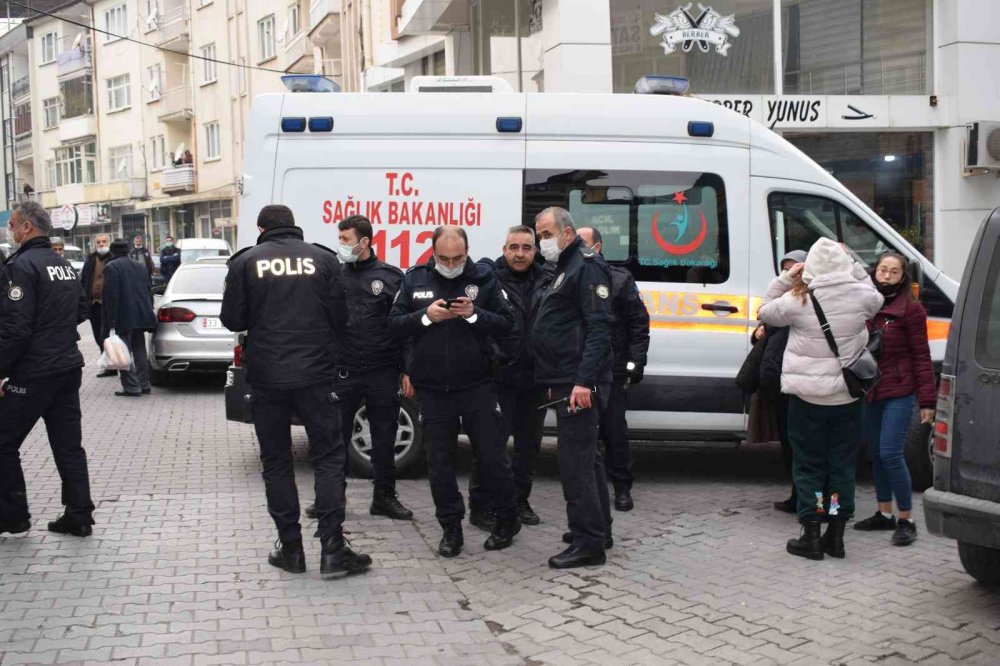 'Yan baktın' kavgası kanlı bitti! Önce darp ettiler sonra üzerine pitbull saldılar: 3 yaralı