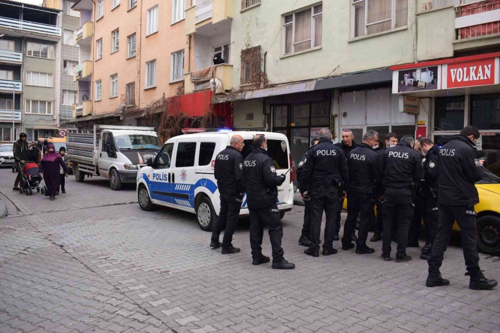 'Yan baktın' kavgası kanlı bitti! Önce darp ettiler sonra üzerine pitbull saldılar: 3 yaralı