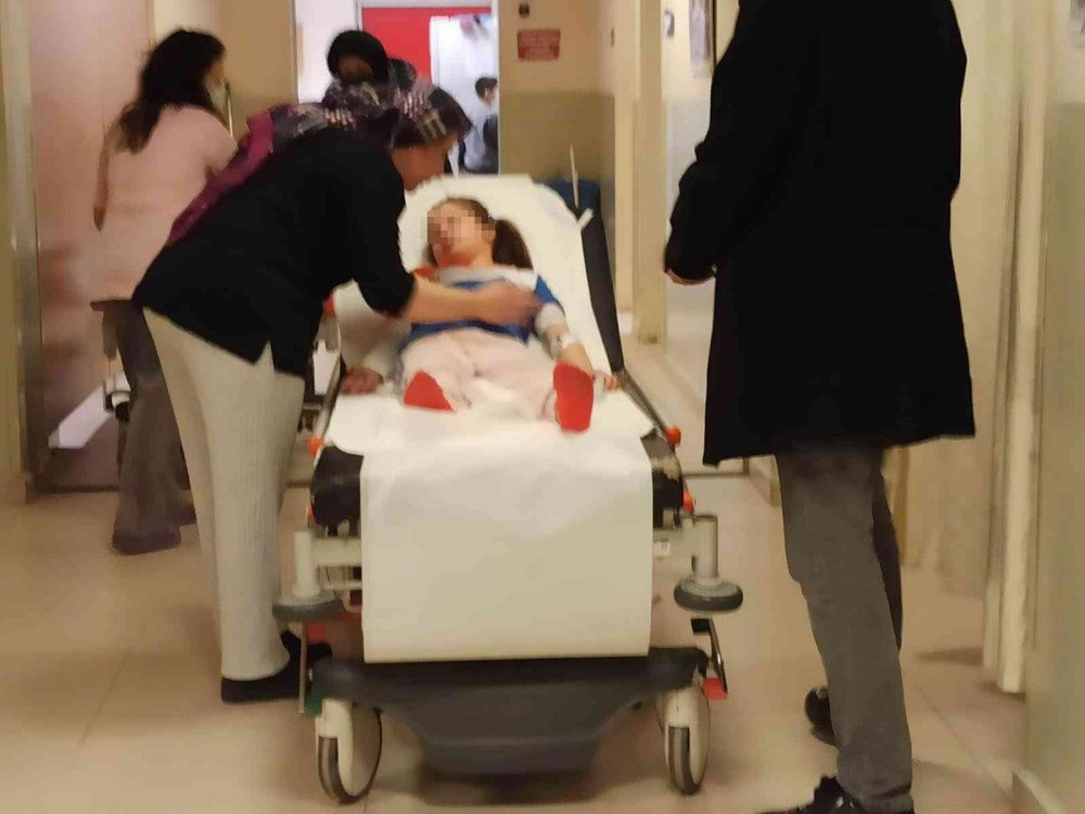 Gece lambasıyla oynarken akıma kapılan minik Ervanur hastanelik oldu
