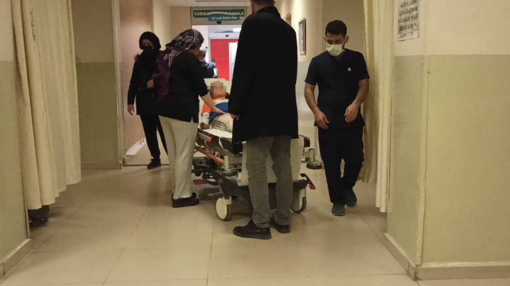 Gece lambasıyla oynarken akıma kapılan minik Ervanur hastanelik oldu