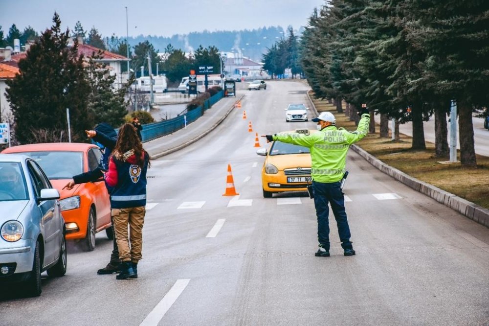 İçişleri Bakanlığı'ndan 81 ilde eş zamanlı 'huzurlu sokaklar ve terör suçları' uygulaması