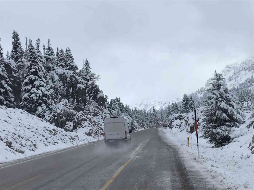 Kar yağışı etkisini yitirdi! Konya-Antalya yolunda ulaşım normale döndü