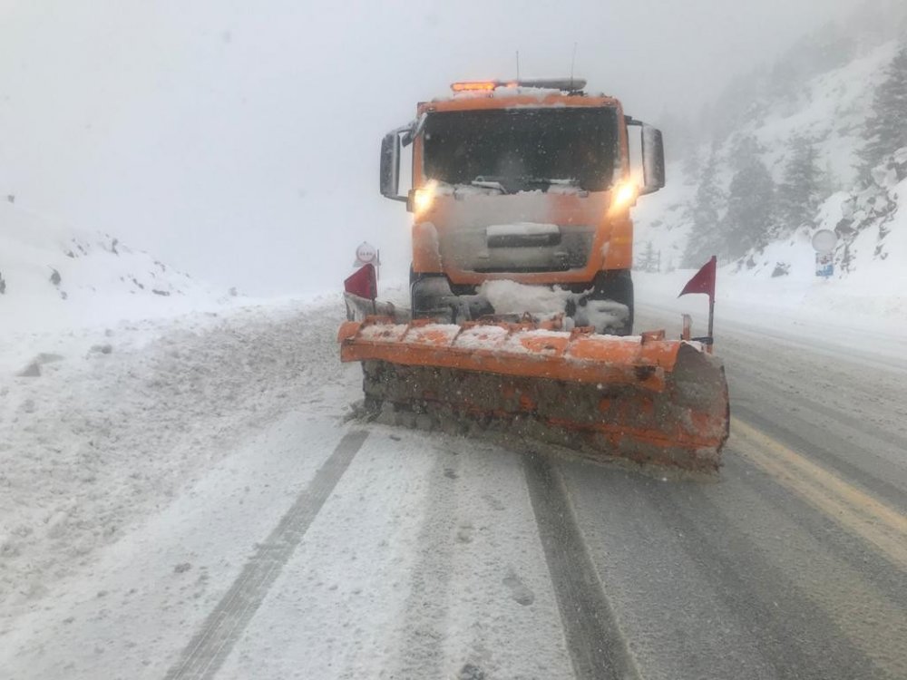 Kar yağışı etkisini yitirdi! Konya-Antalya yolunda ulaşım normale döndü