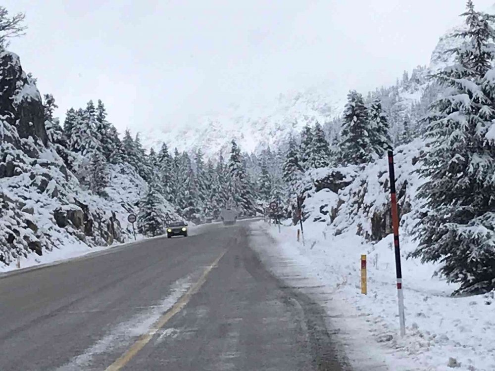 Kar yağışı etkisini yitirdi! Konya-Antalya yolunda ulaşım normale döndü