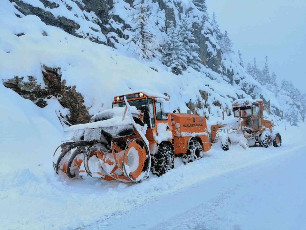 Kar yağışı etkisini yitirdi! Konya-Antalya yolunda ulaşım normale döndü