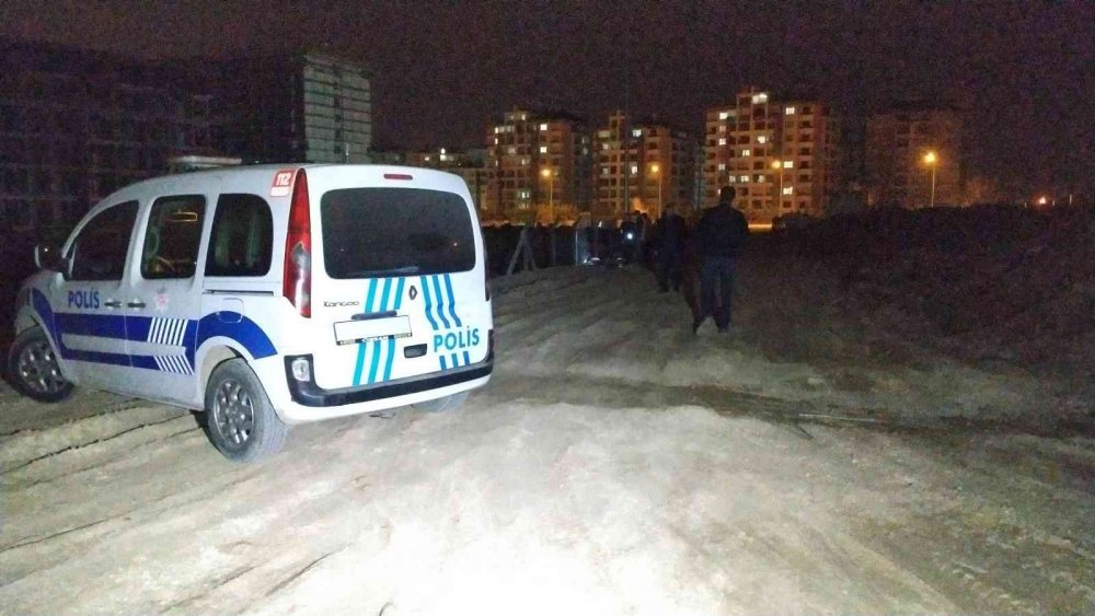 Konya'da Aymanas'ta inşaattan demir çalan sahte 'komiserler' suçüstü yakalandı!