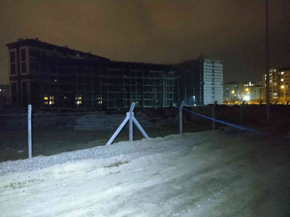 Konya'da Aymanas'ta inşaattan demir çalan sahte 'komiserler' suçüstü yakalandı!