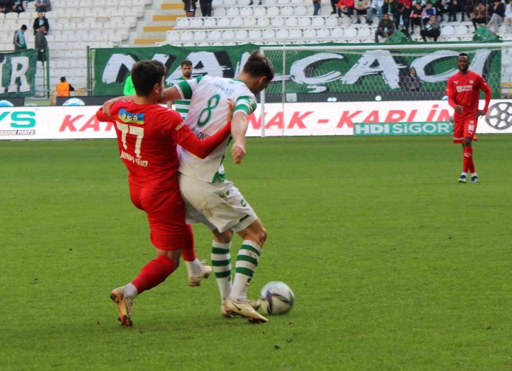Konyaspor sezonun ikinci yarısına evinde mağlubiyetle başladı