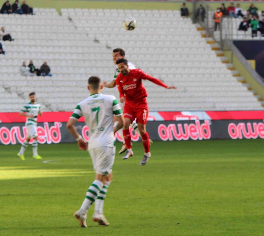 Konyaspor sezonun ikinci yarısına evinde mağlubiyetle başladı