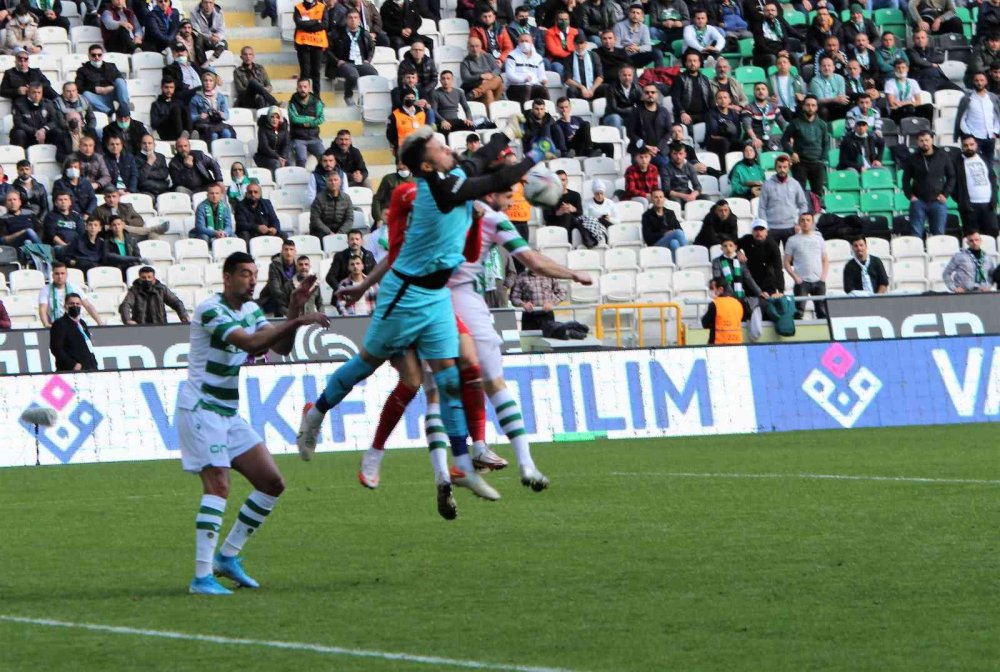 Konyaspor sezonun ikinci yarısına evinde mağlubiyetle başladı