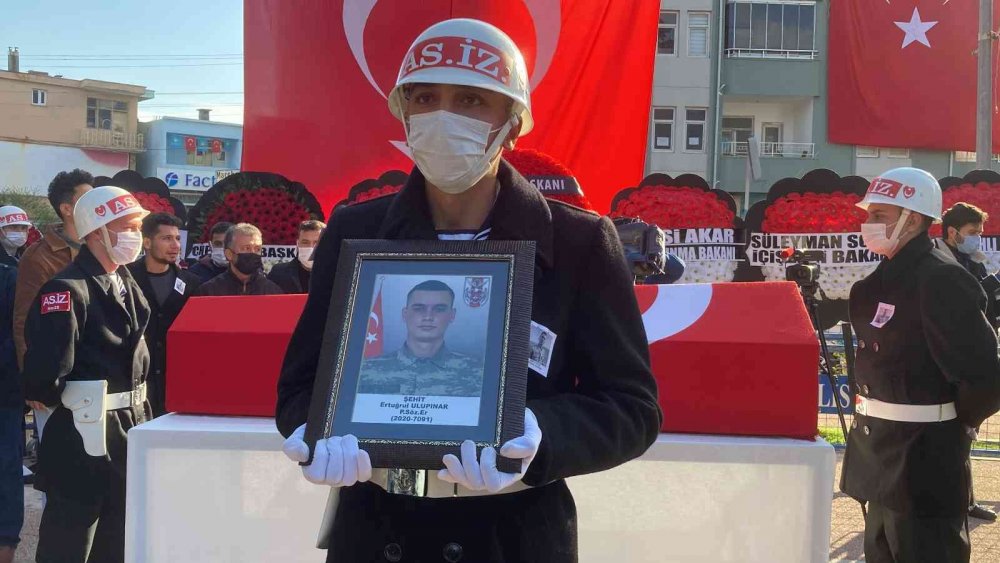 Şehit Er Ertuğrul Ulupınar'ı binlerce kişi uğurladı