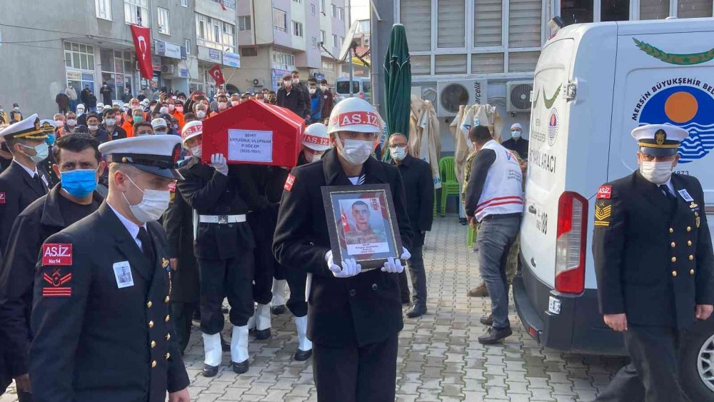 Şehit Er Ertuğrul Ulupınar'ı binlerce kişi uğurladı