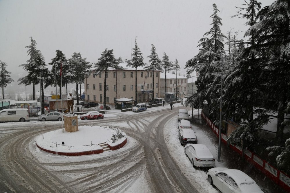 Meteoroloji'nin tahminleri tuttu: Konya'ya kar yağıyor