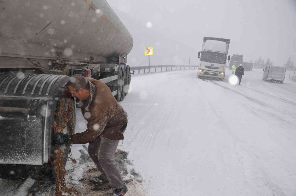 Kar kalınlığının 1 buçuk merteyi aştığı Alacabel'de son durum!