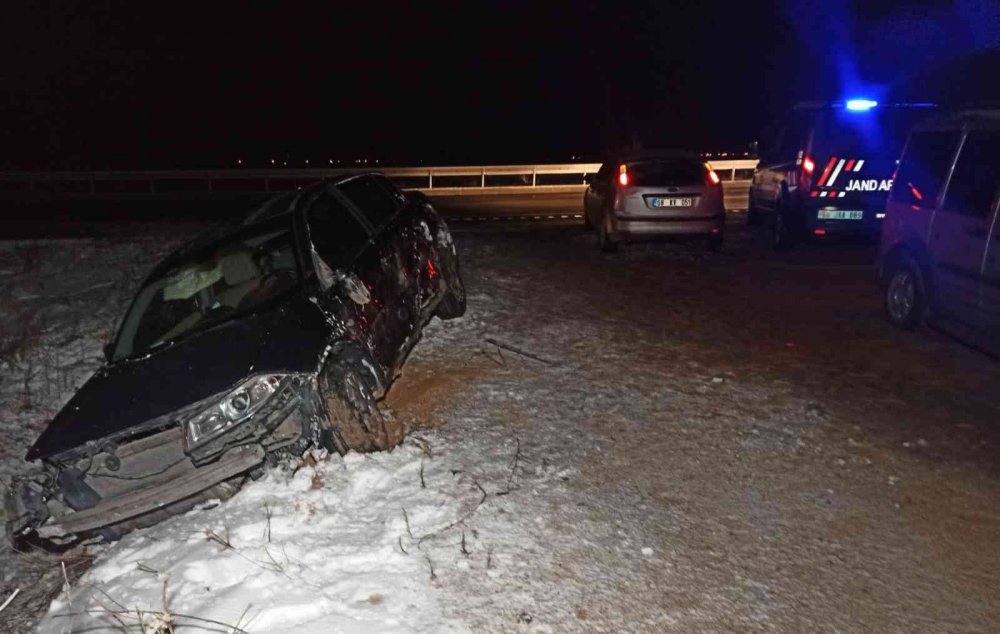 Konya-Aksaray yolu buz tuttu! 2 ayrı kazada 8 yaralı