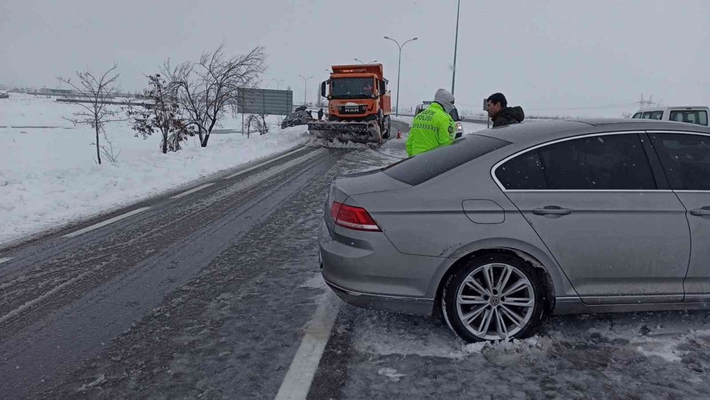 Konya'da yola çıkacaklar! Buzlanma tehlike saçıyor