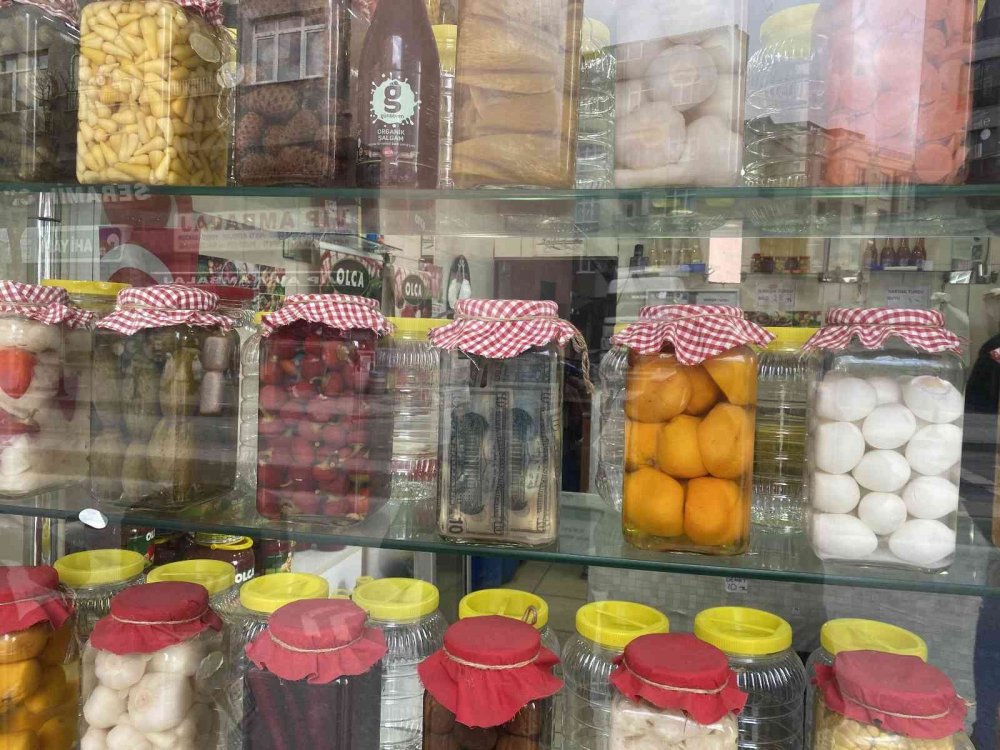 Bunun ancak turşusu olur dedi ve doların turşusunu kurdu