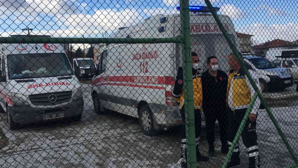 Konya'da maç durdu ambulans helikopter sahaya iniş yaptı