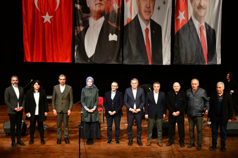 Ömer Karaoğlu'ndan Necmettin Erbakan Kongre Merkezi'nde konser