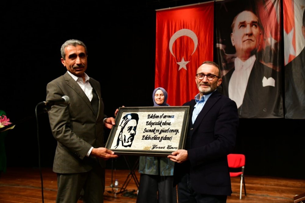 Ömer Karaoğlu'ndan Necmettin Erbakan Kongre Merkezi'nde konser