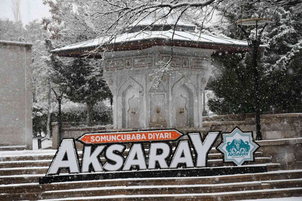 Aksaray’da yoğun kar! Keyfini çocuklar çıkardı