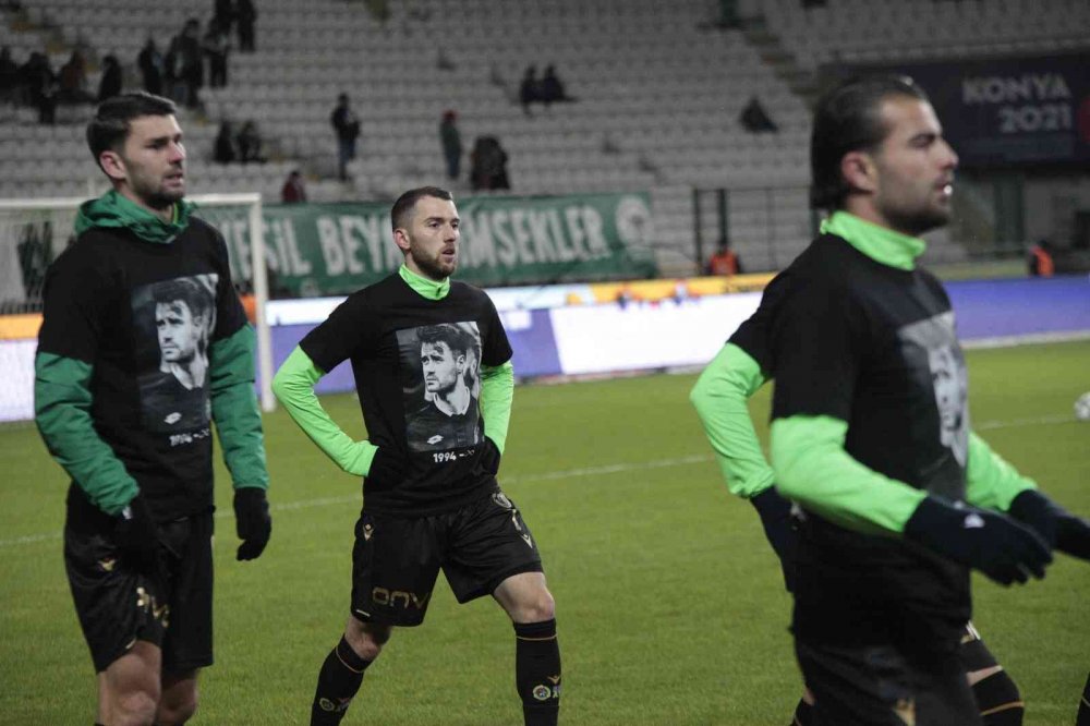 Konya Büyükşehir Stadında duygusal anlar! Konyasporlu Ahmet Çalık böyle anıldı