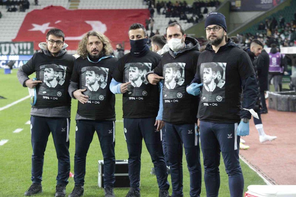 Konya Büyükşehir Stadında duygusal anlar! Konyasporlu Ahmet Çalık böyle anıldı