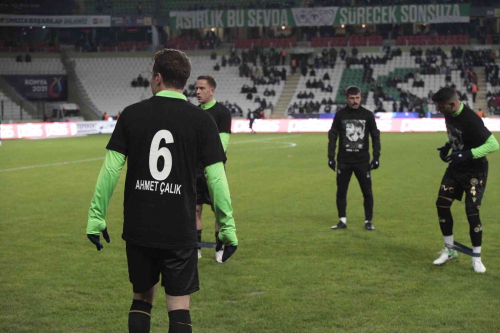 Konya Büyükşehir Stadında duygusal anlar! Konyasporlu Ahmet Çalık böyle anıldı