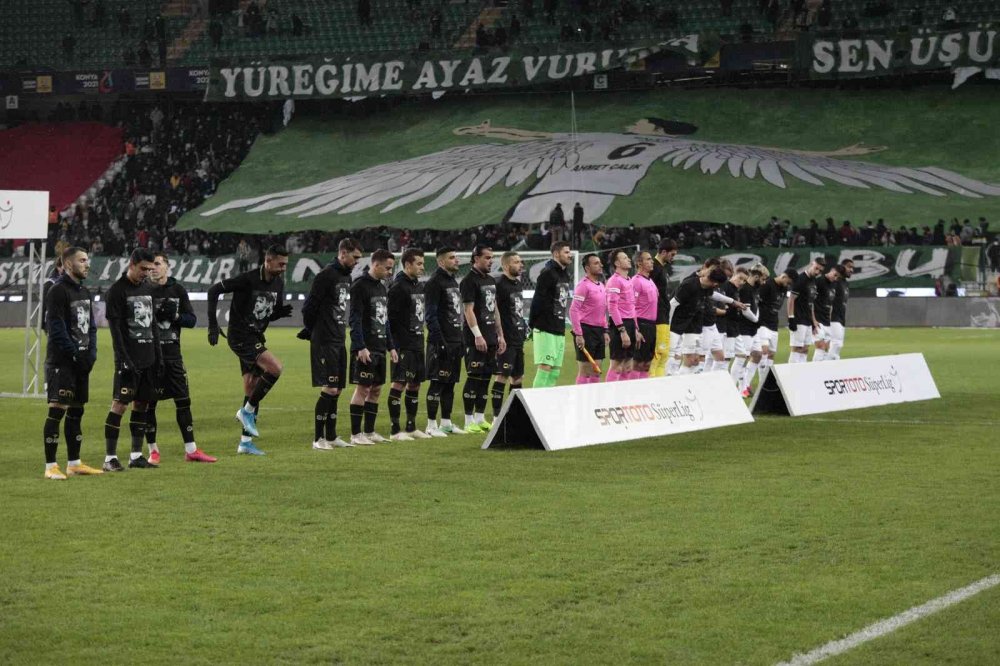 Konya Büyükşehir Stadında duygusal anlar! Konyasporlu Ahmet Çalık böyle anıldı