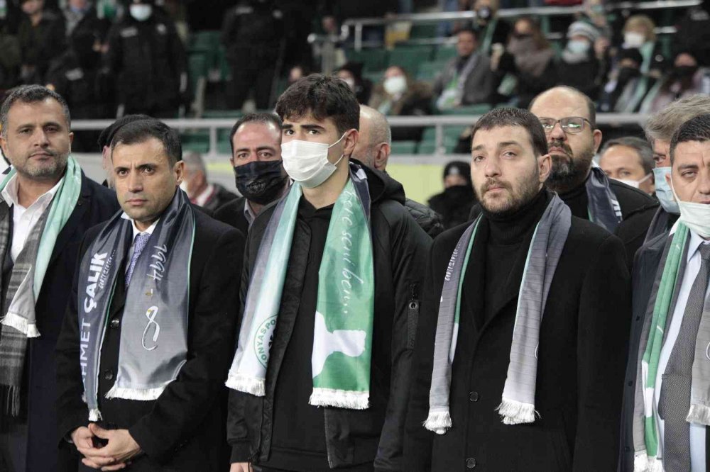 Konya Büyükşehir Stadında duygusal anlar! Konyasporlu Ahmet Çalık böyle anıldı