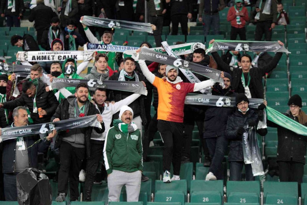 Konyaspor taraftarlarından Ahmet Çalık’a karanfilli vefa