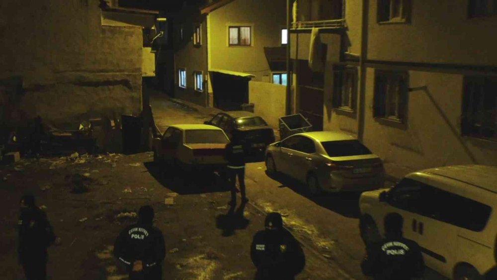 Bursa'da Timsah Arena'da toplanan polis ekipleri uyuşturucu satıcılarına kabus oldu