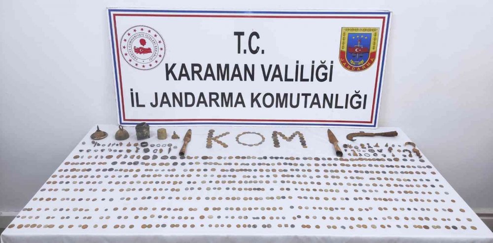 Karaman’da eve jandarma baskını! Yüzlerce sikke ve 80 tarihi obje ele geçirildi